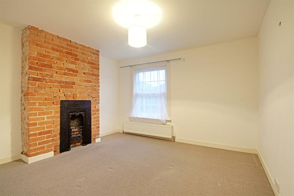 Bedroom 1.jpg