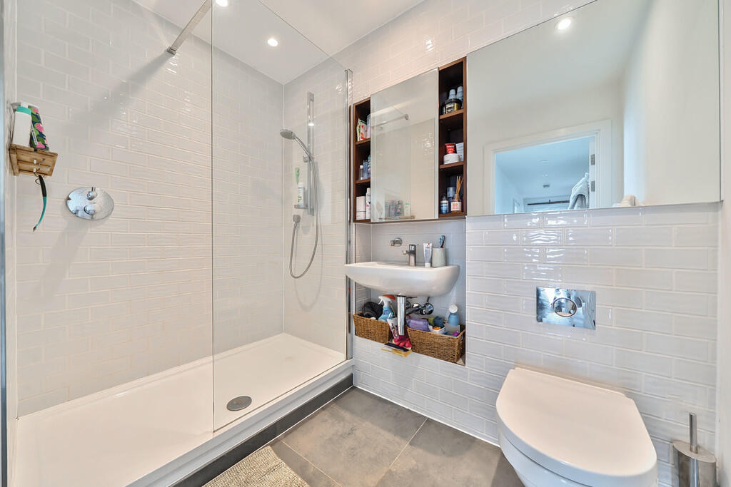 1309347-12-684aeb...