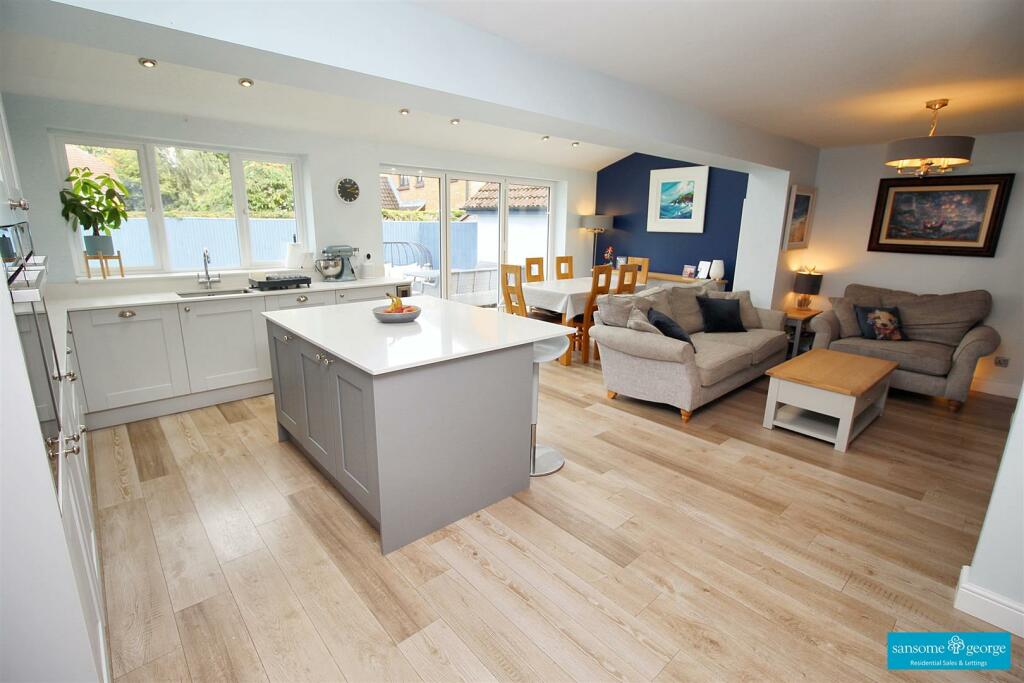 Kitchen/ Living Area