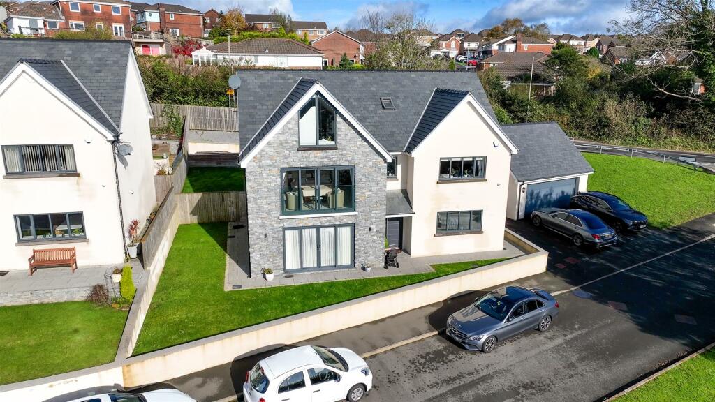 Sequence 01.00_03_29_39.Still011-2.jpg