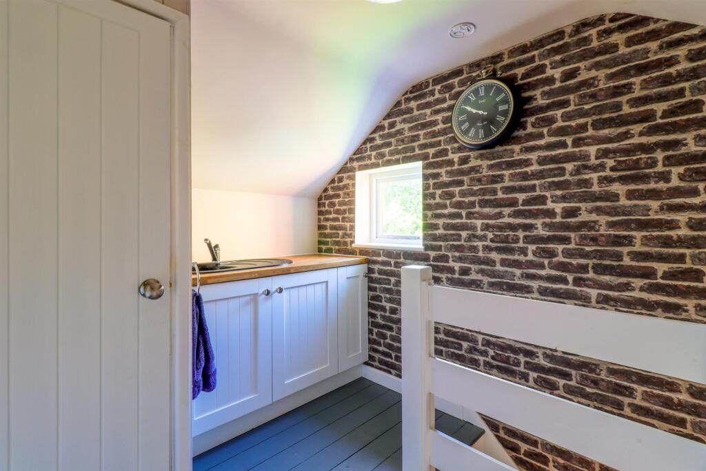 UTILITY BARN