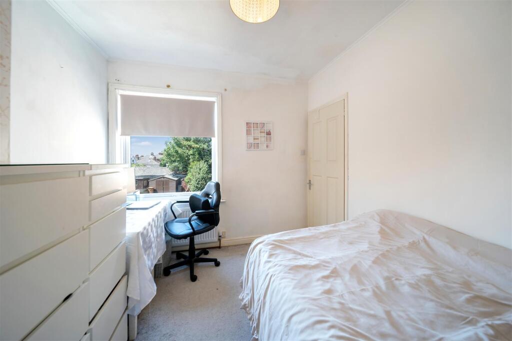 15 Sherrington Rd-17.jpg