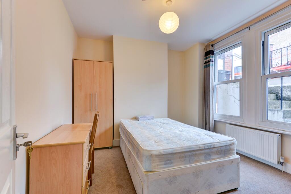 9 Coronation Street Bedroom 1 (2)