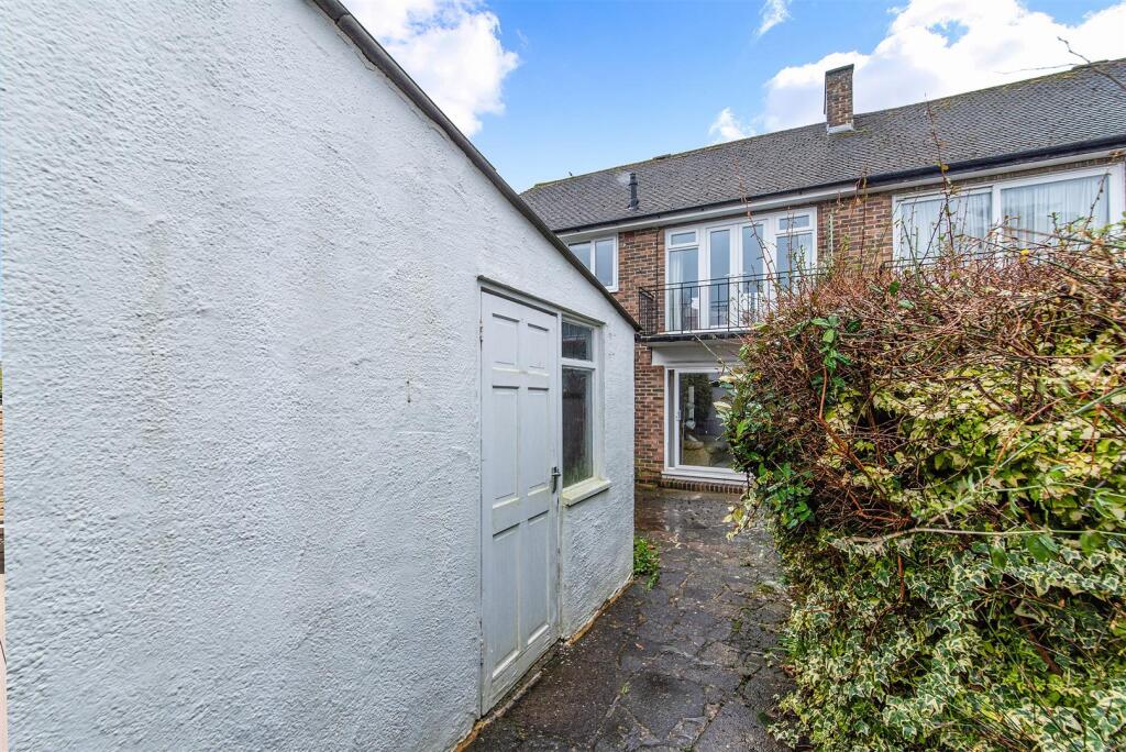 COURTLANDS CRESENT,37- (18).jpg