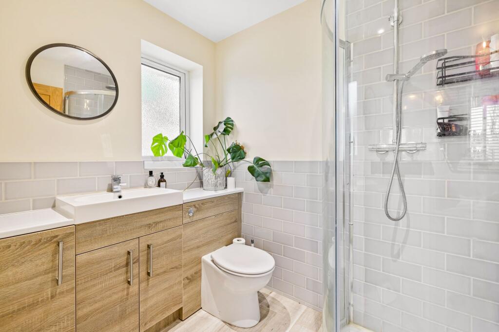ENSUITE SHOWER ROOM