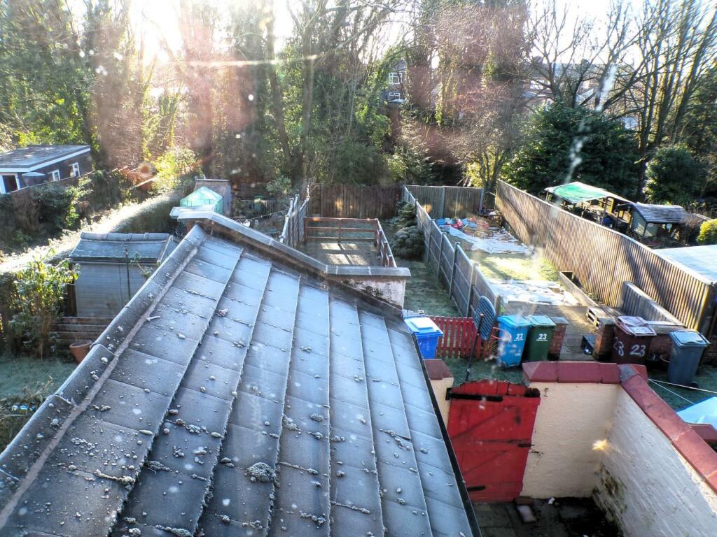 DerbyshireRd21gdn3.JPG