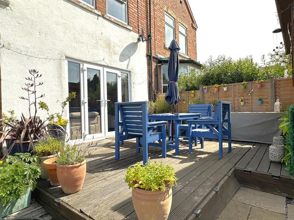 Raised Decked Seating Terrace 303