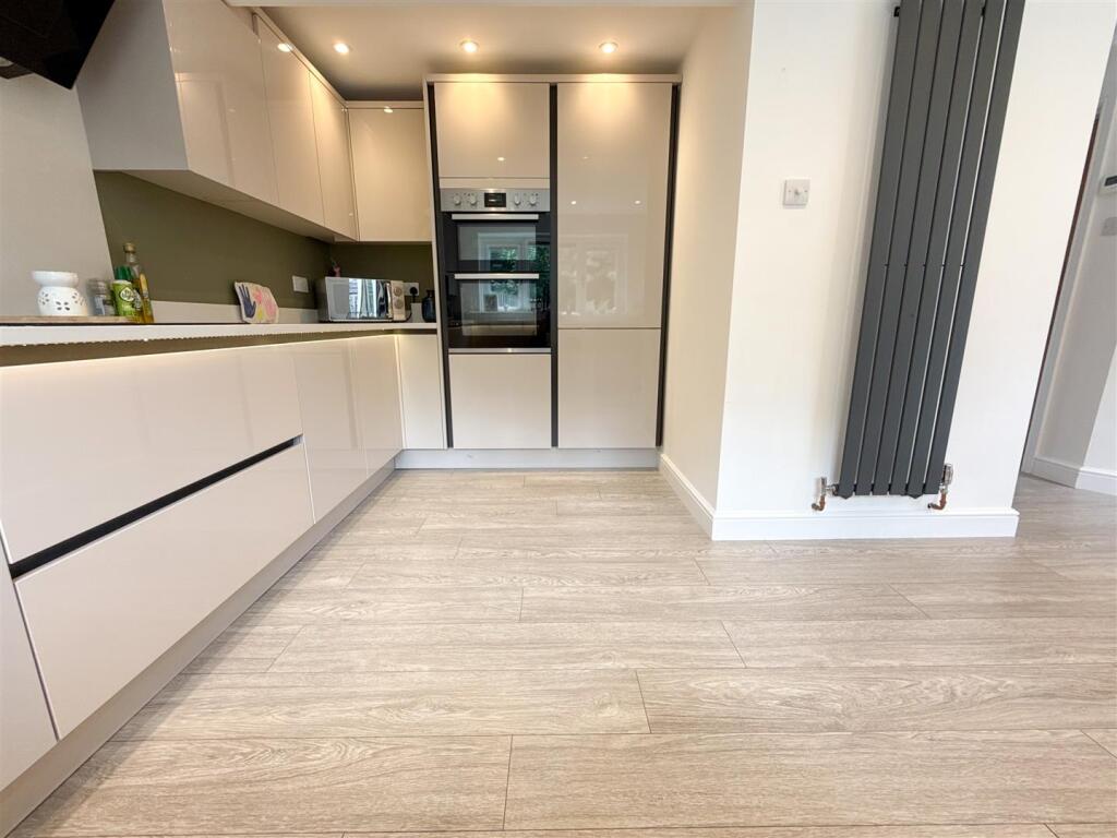 BREAKFAST KITCHEN AREA