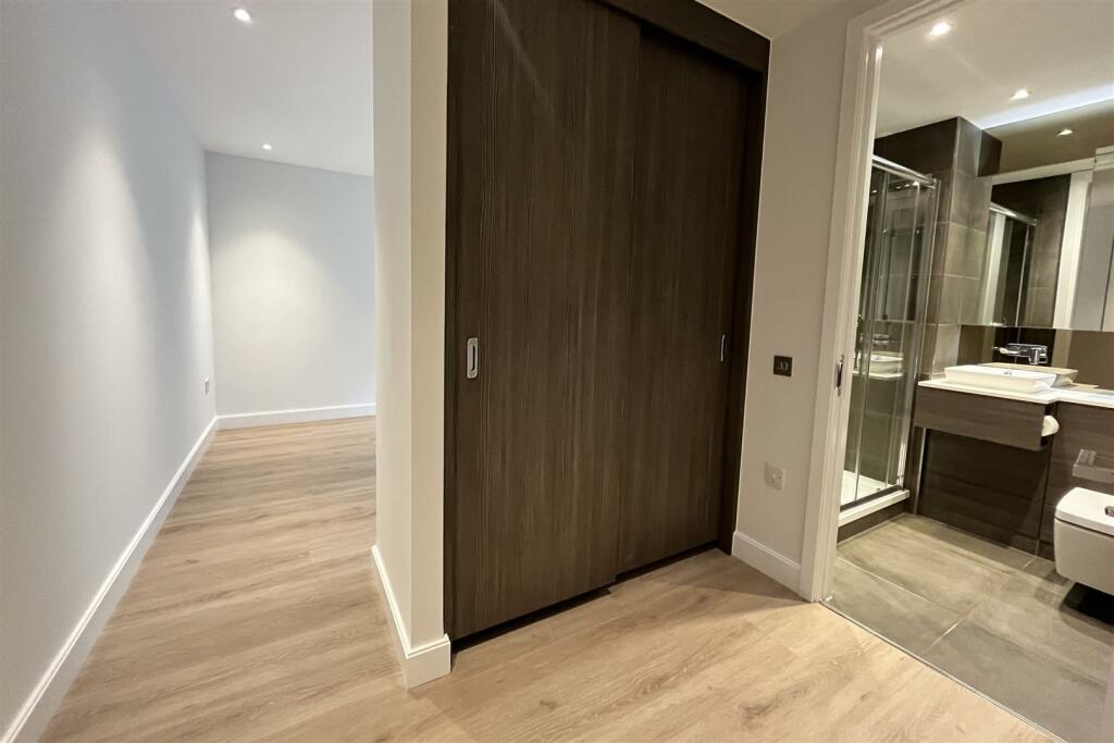 DRESSING AREA