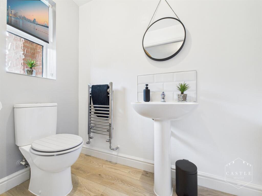 GUEST CLOAKROOM