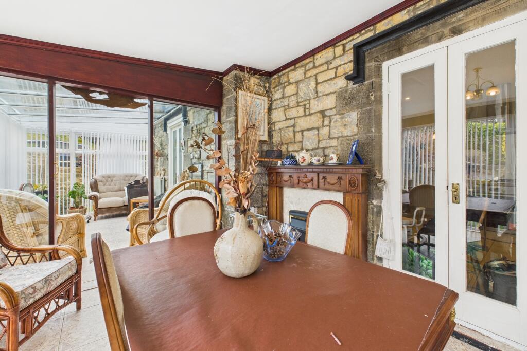 CAM04201G0-PR0068-STILL010