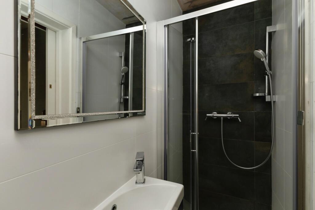 Shower Room (Ground)