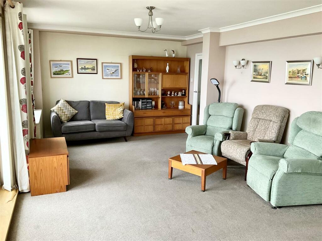 loungeB.jpg