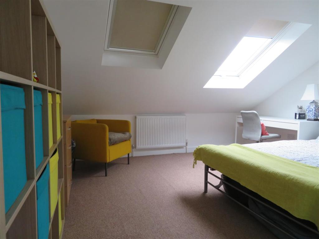7 Montgomer Bed14.JPG