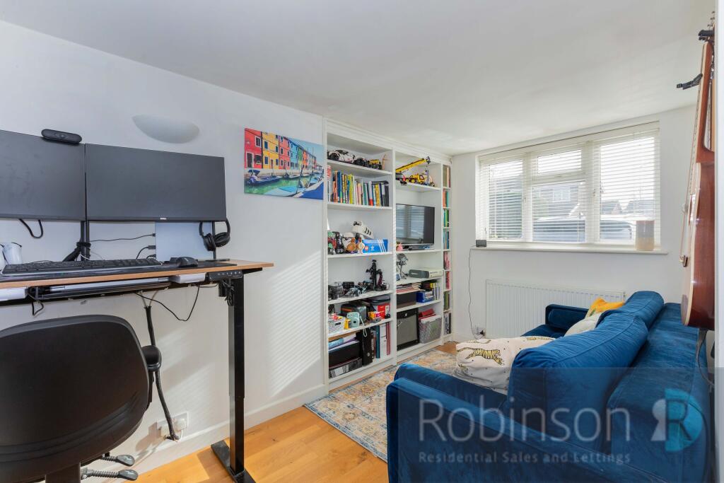 25 Purssell Close-13