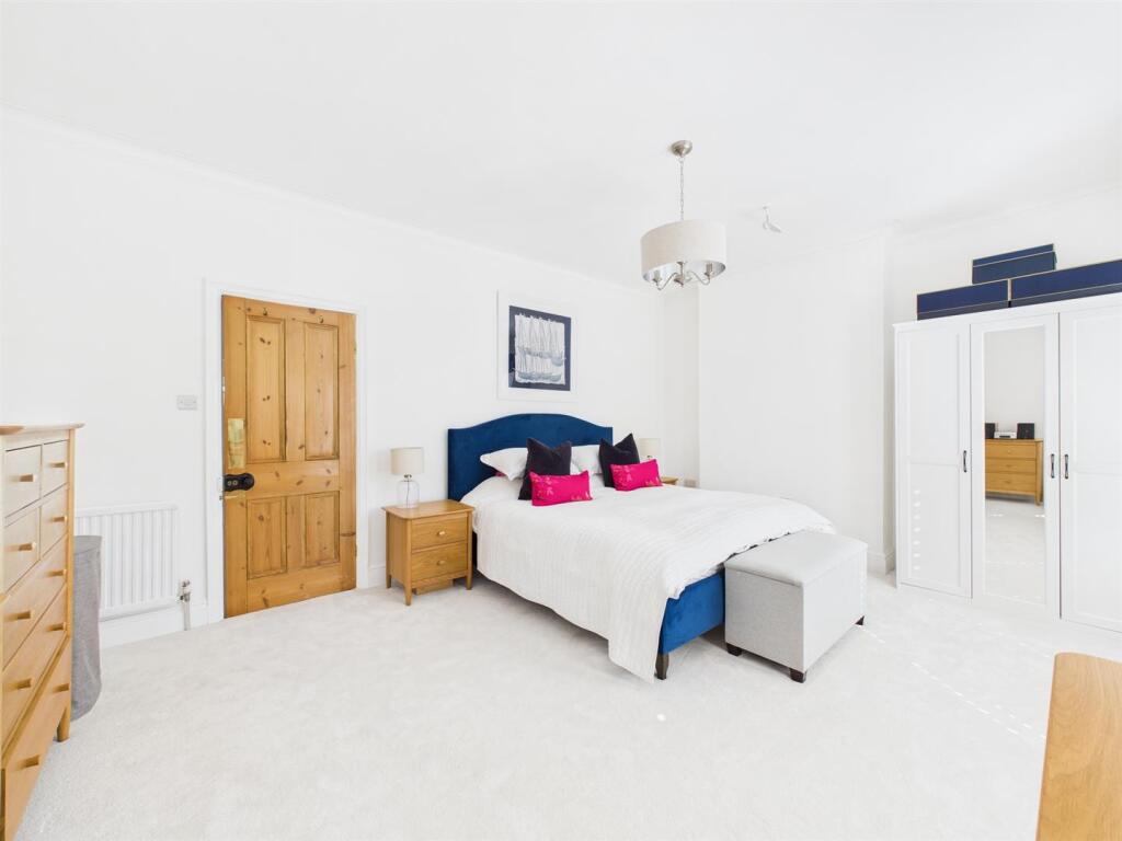Bedroom: