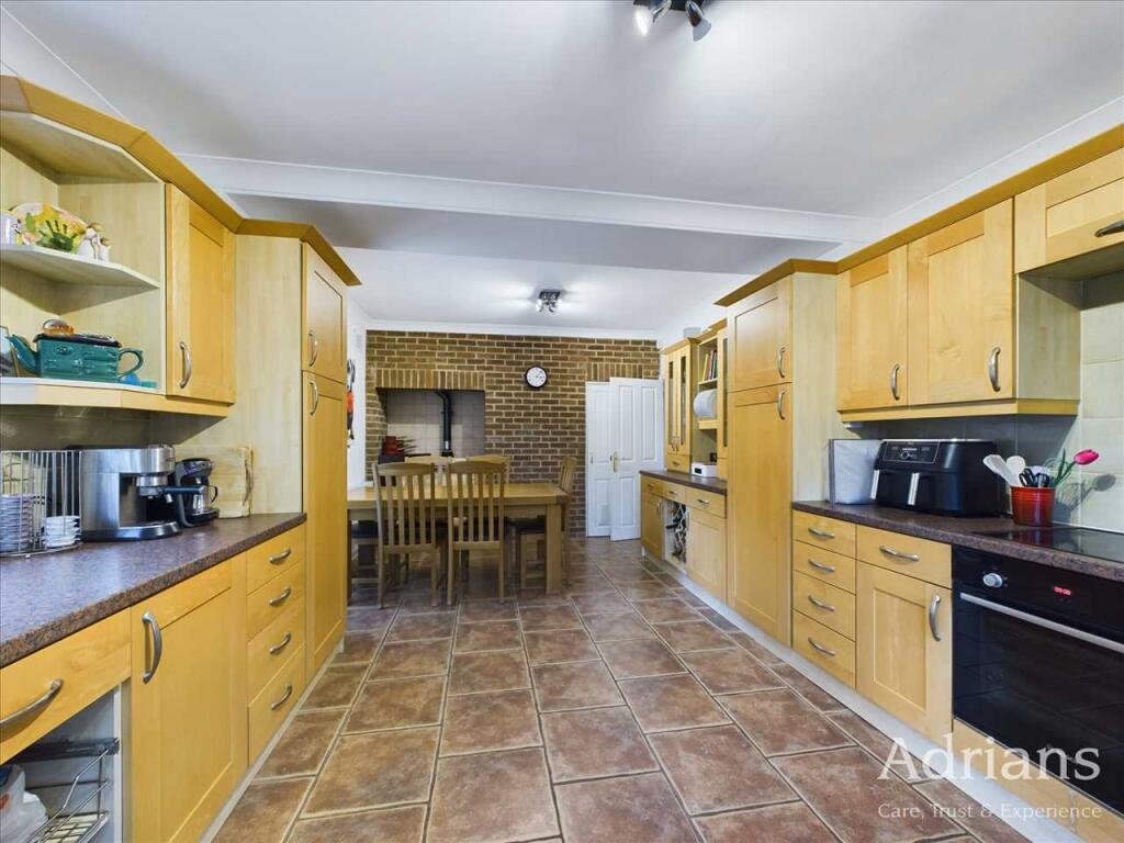 KITCHEN / DINER