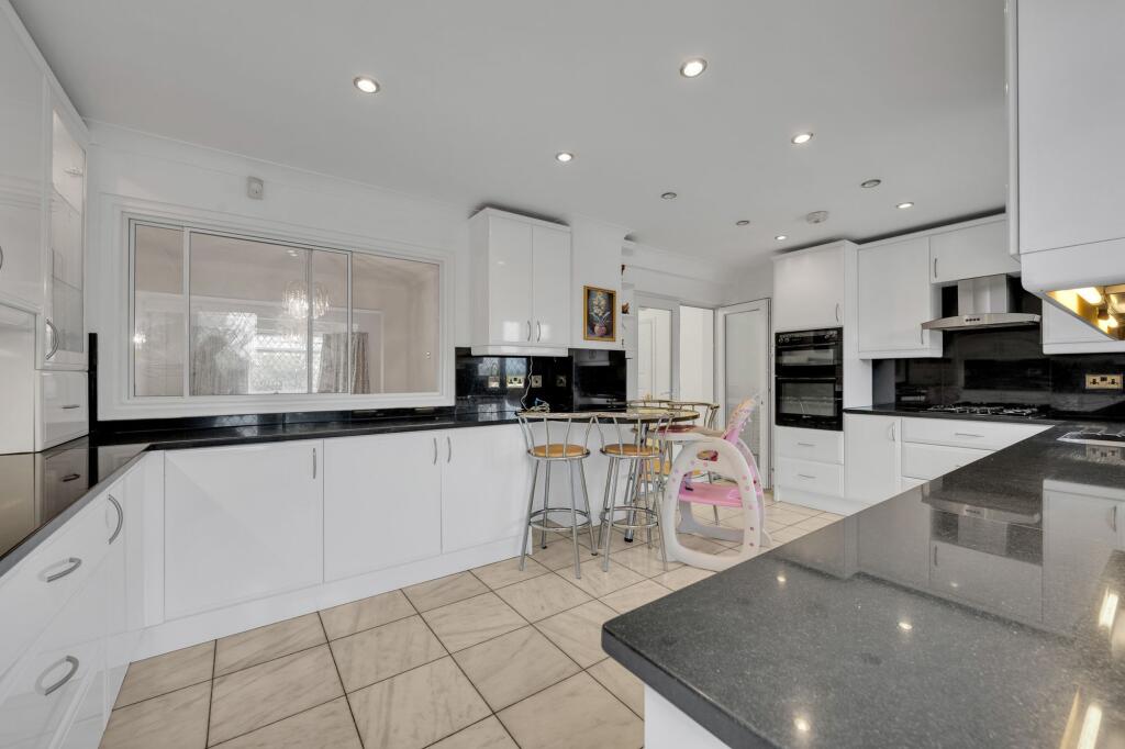 Kitchen / Breakfast Room