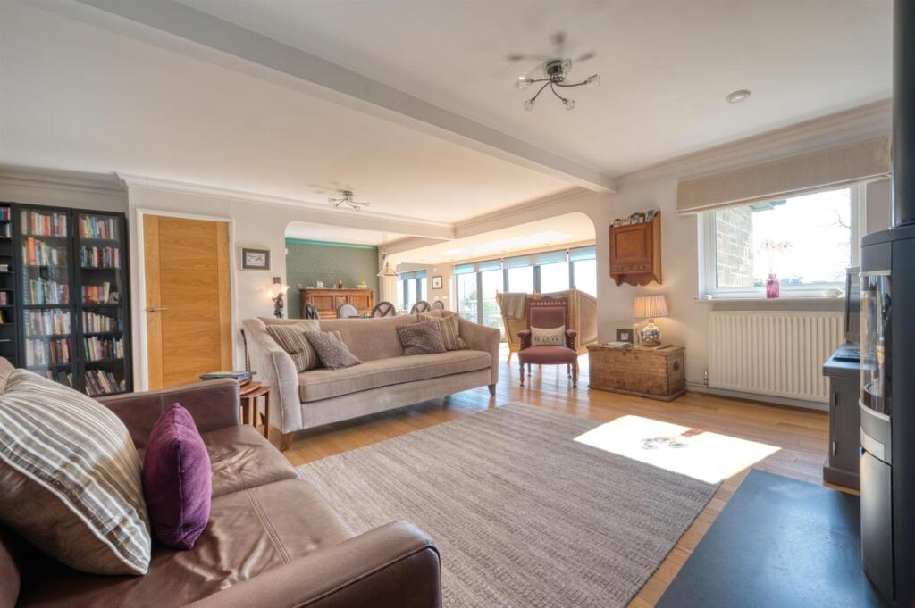 Sitting Room - Dining Area