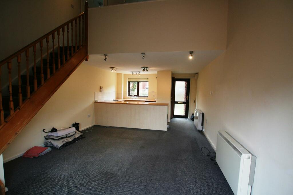 sansomemews,25lounge.JPG