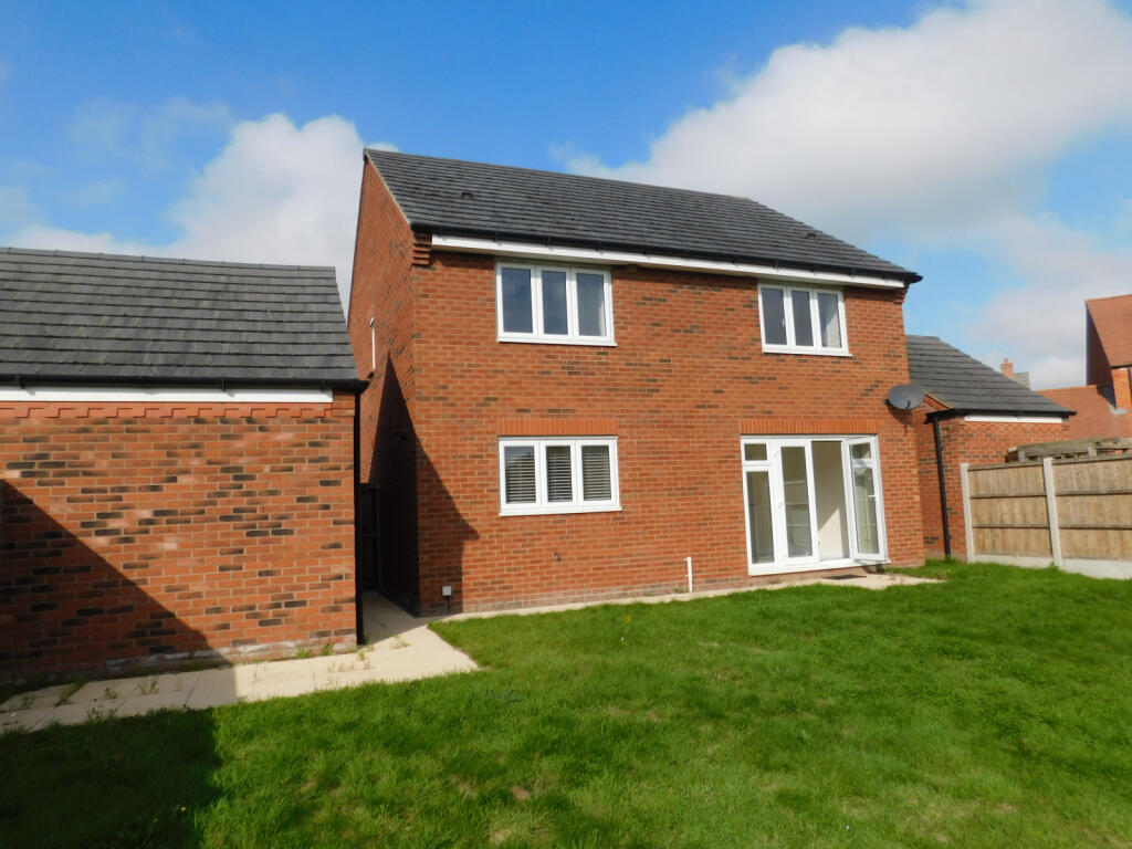 4 bed detached house to rent Woodwynd Close, Bowb