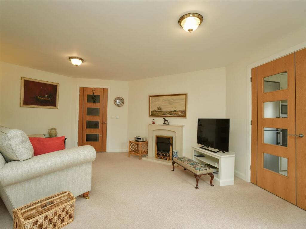 Dining Lounge