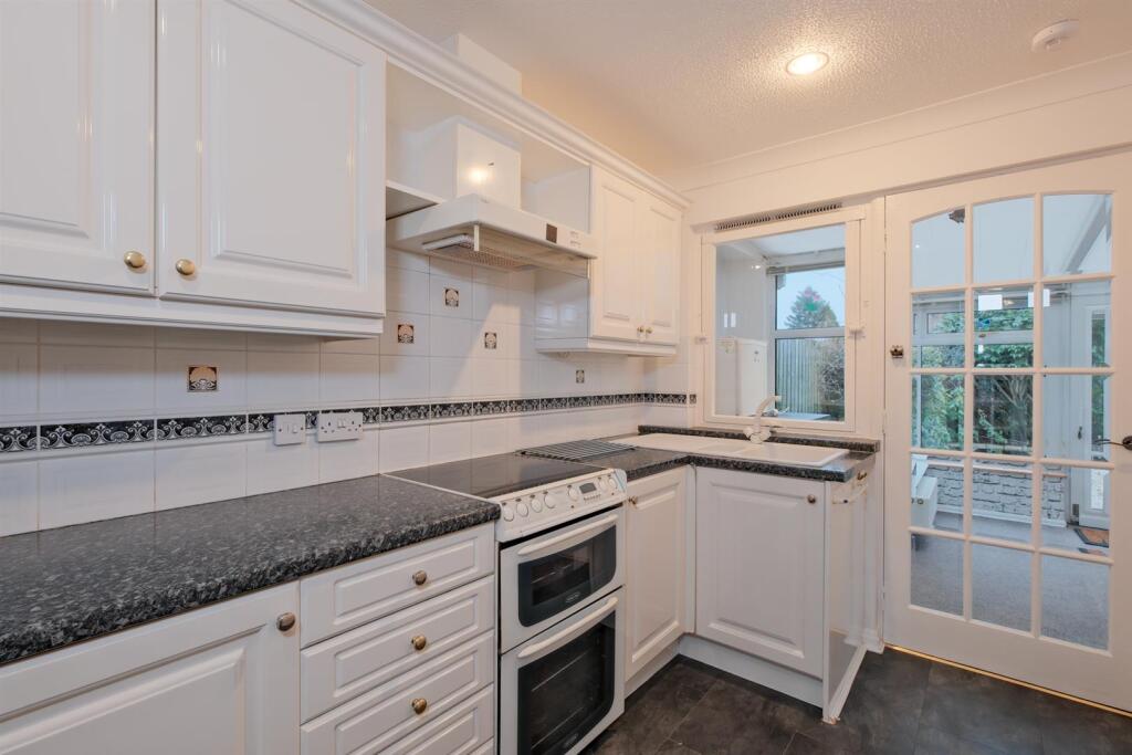 015-3 East Ave, Carluke ML8 5TS.jpg