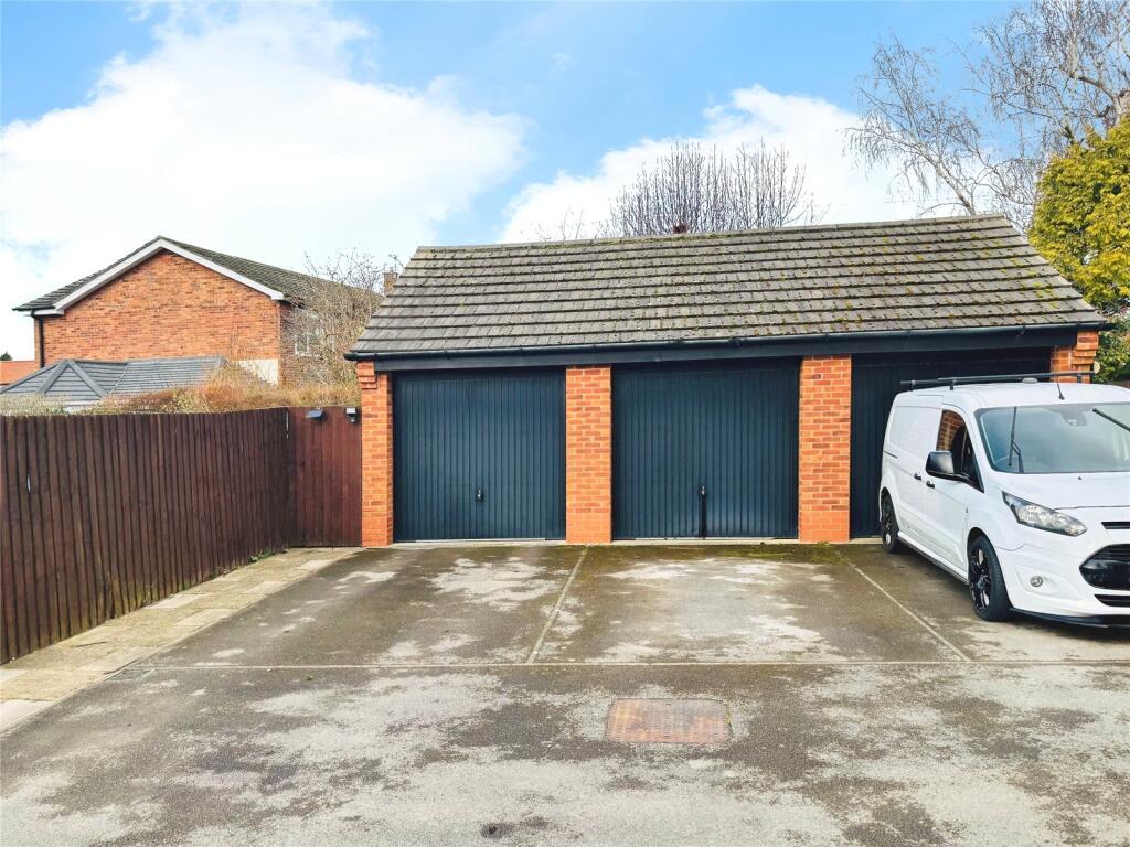 Drive/Garage