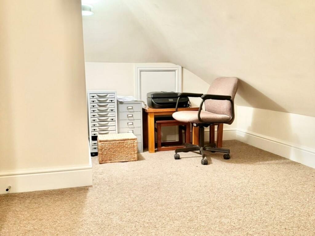 3rd floor room 6.jpg