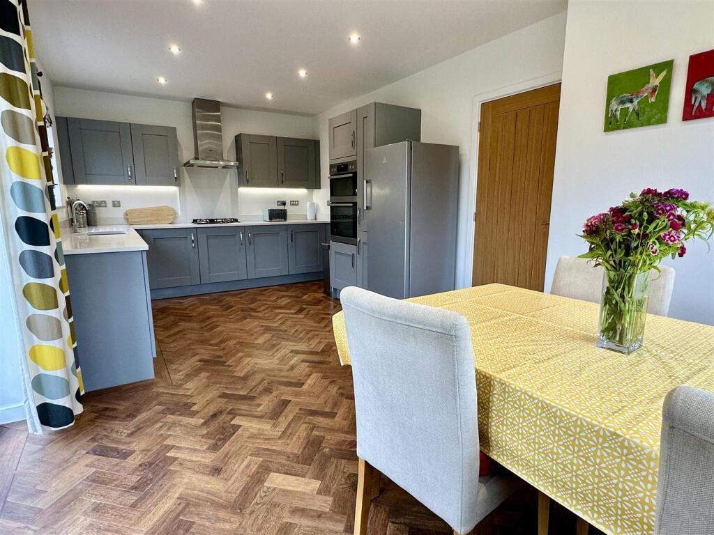 dining/kitchen