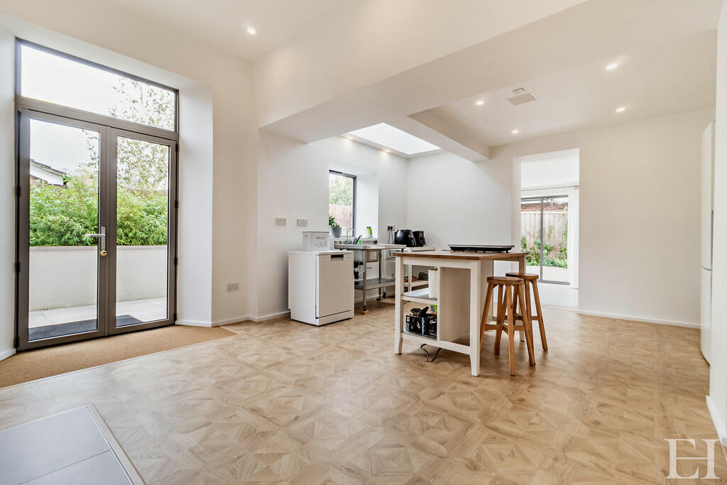 8623234-interiorW...