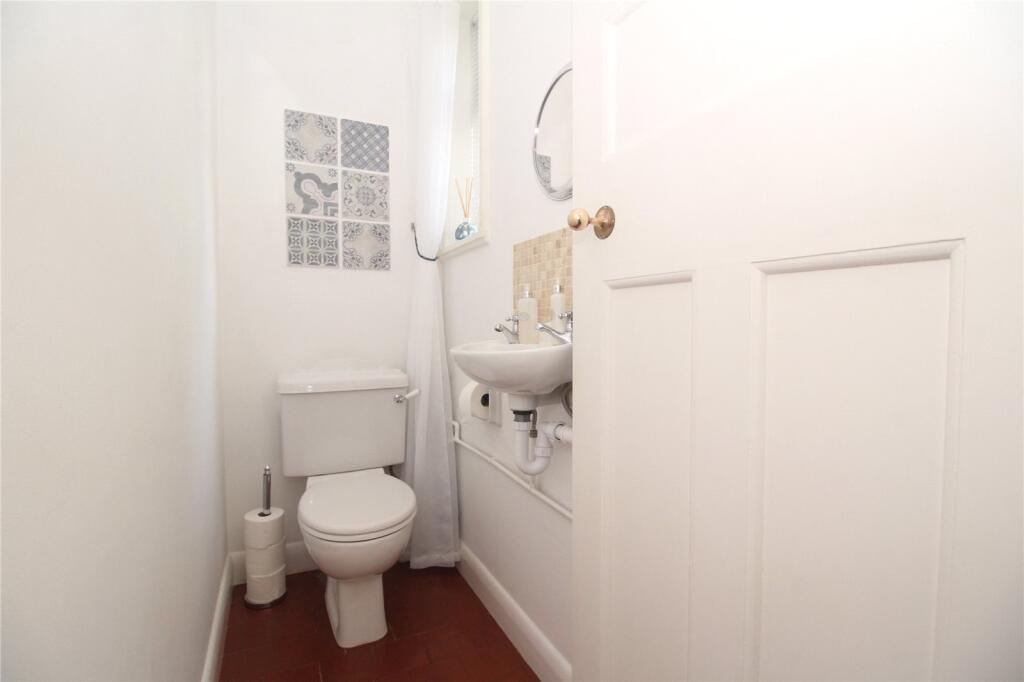 Cloakroom/Wc
