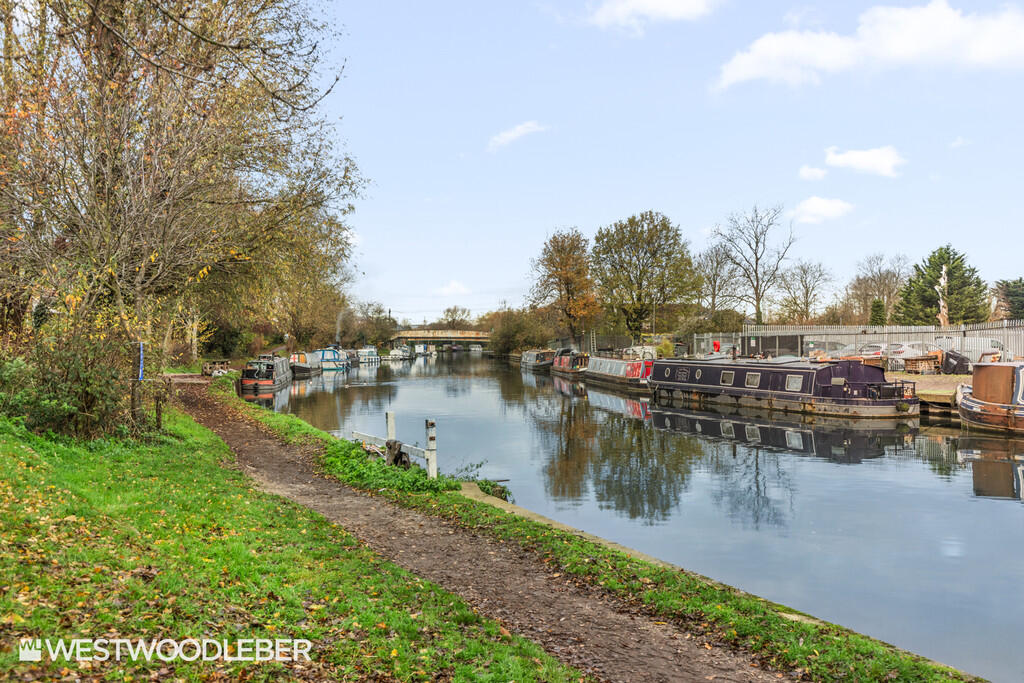 VillageClose_19