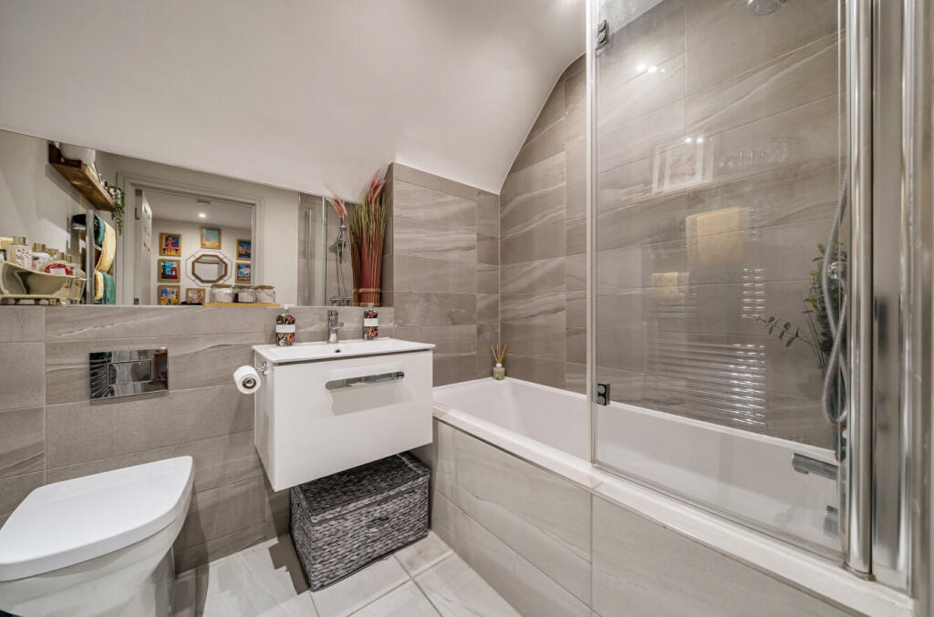 1373947-2-6909f31...