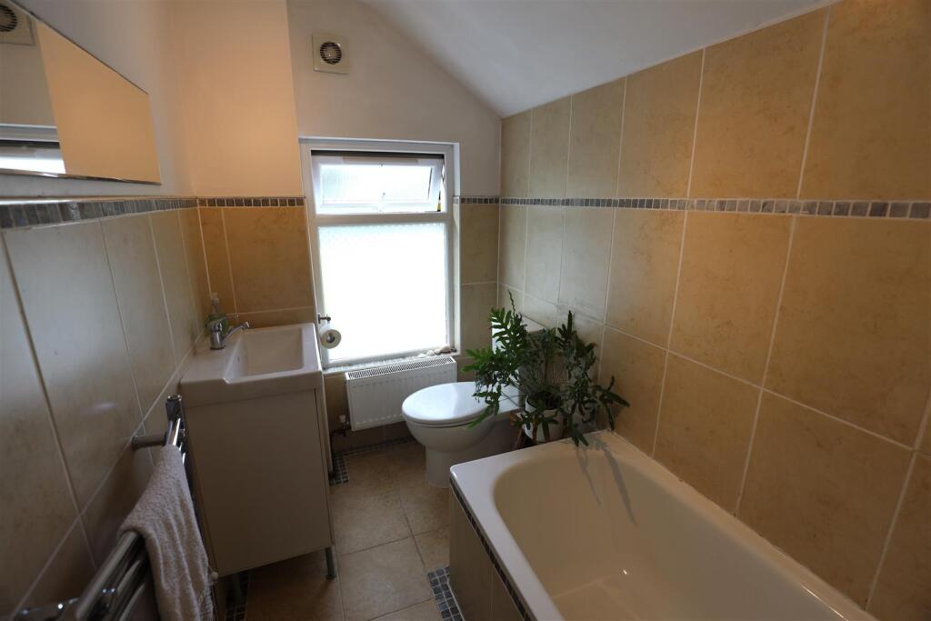 Family bathroom .JPG