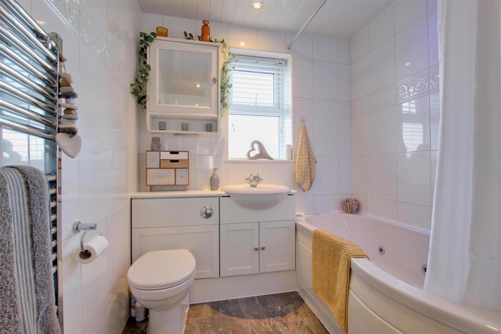 BATHROOM/W.C.