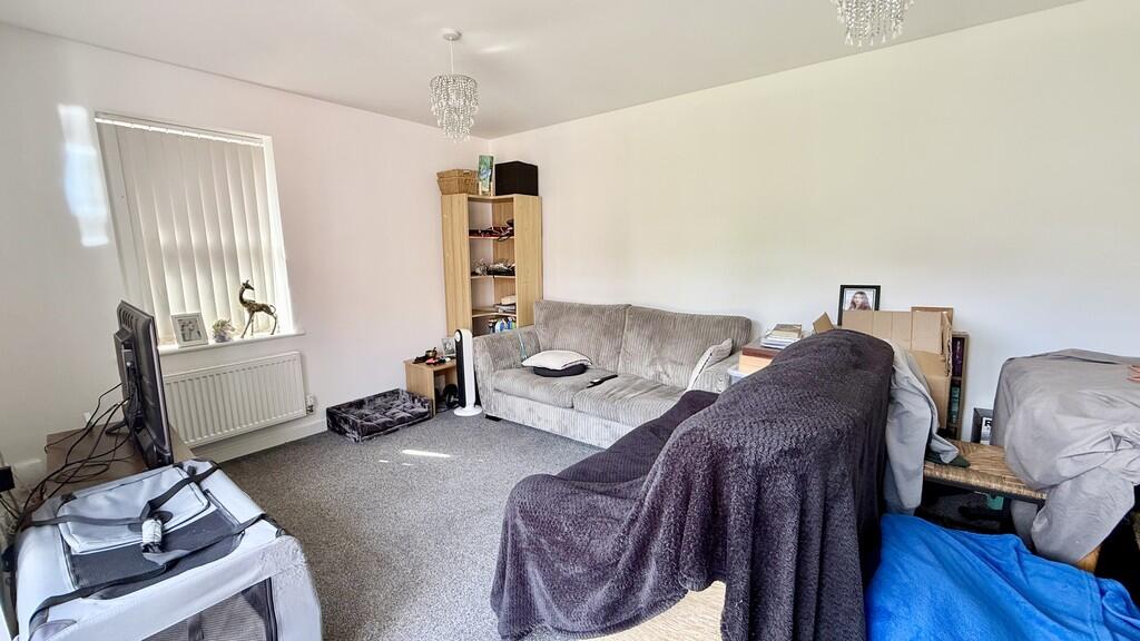 Lounge/dining roo...