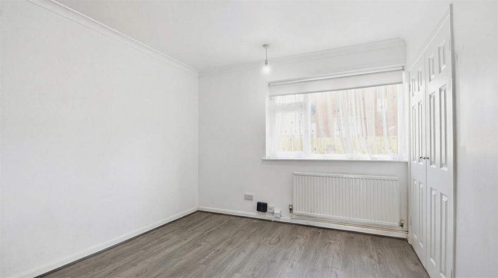 32 Bishopstone Drive (12).png