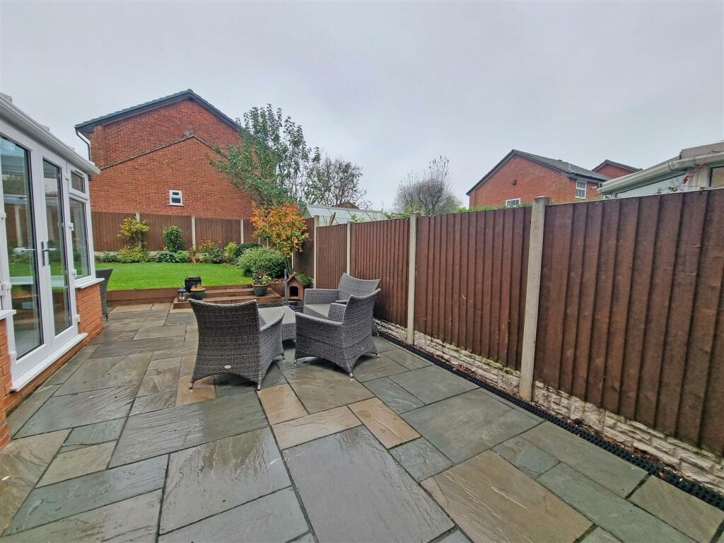 LANDSCAPED REAR GARDEN