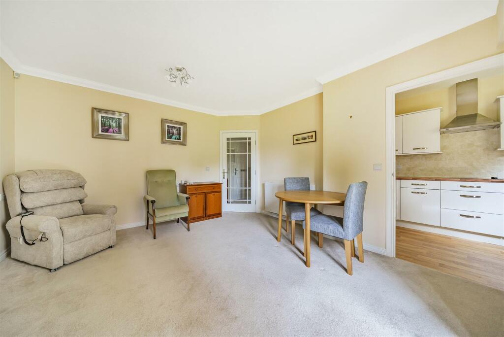 Living room 2.jpg