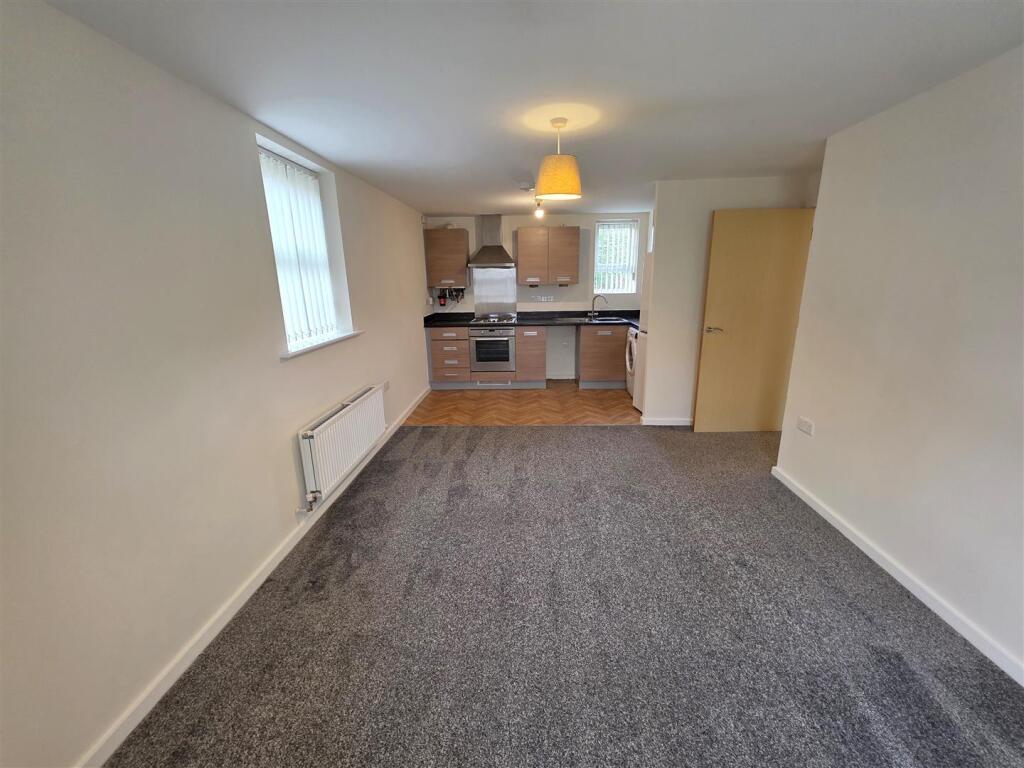 lounge kitchen.jpg