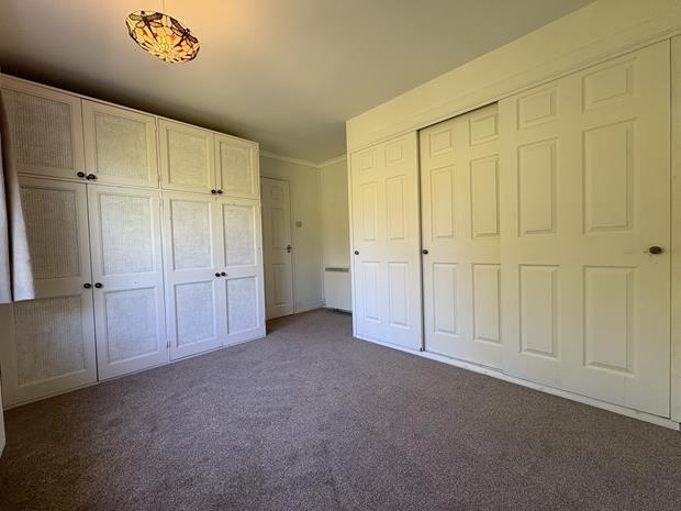 Bedroom 1 (2)