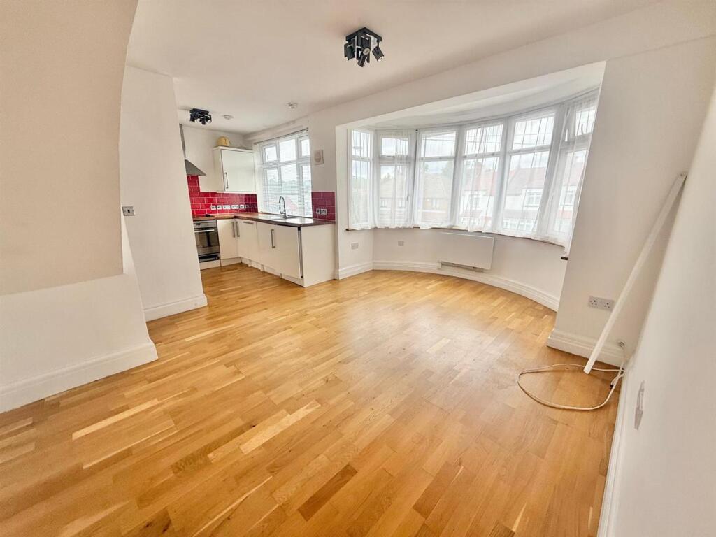 Davidson Frost-Wellings, DFW Gordon Avenue, Living