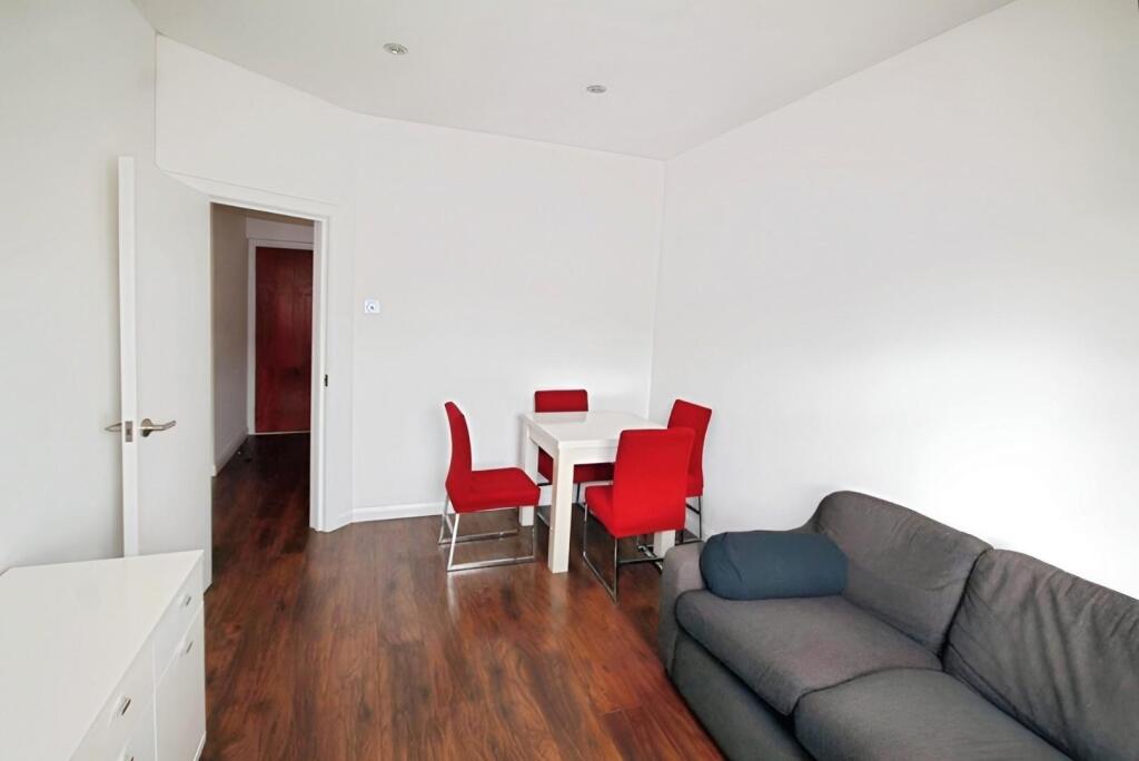 02f502e0-dining 20area.jpg