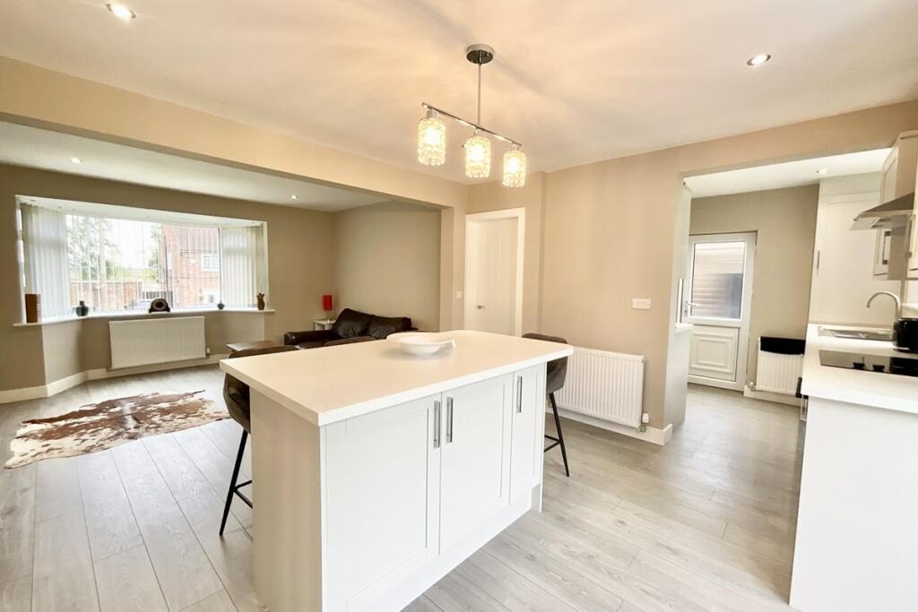 kitchen/living/dinin