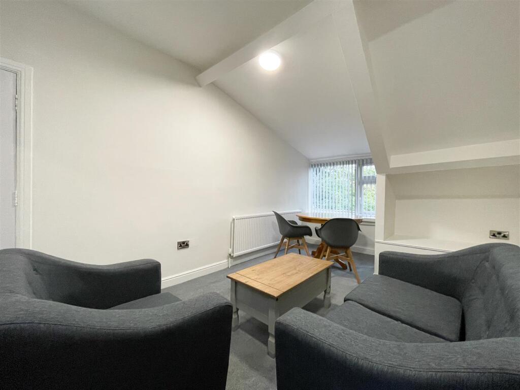 Flat 5-4.jpg