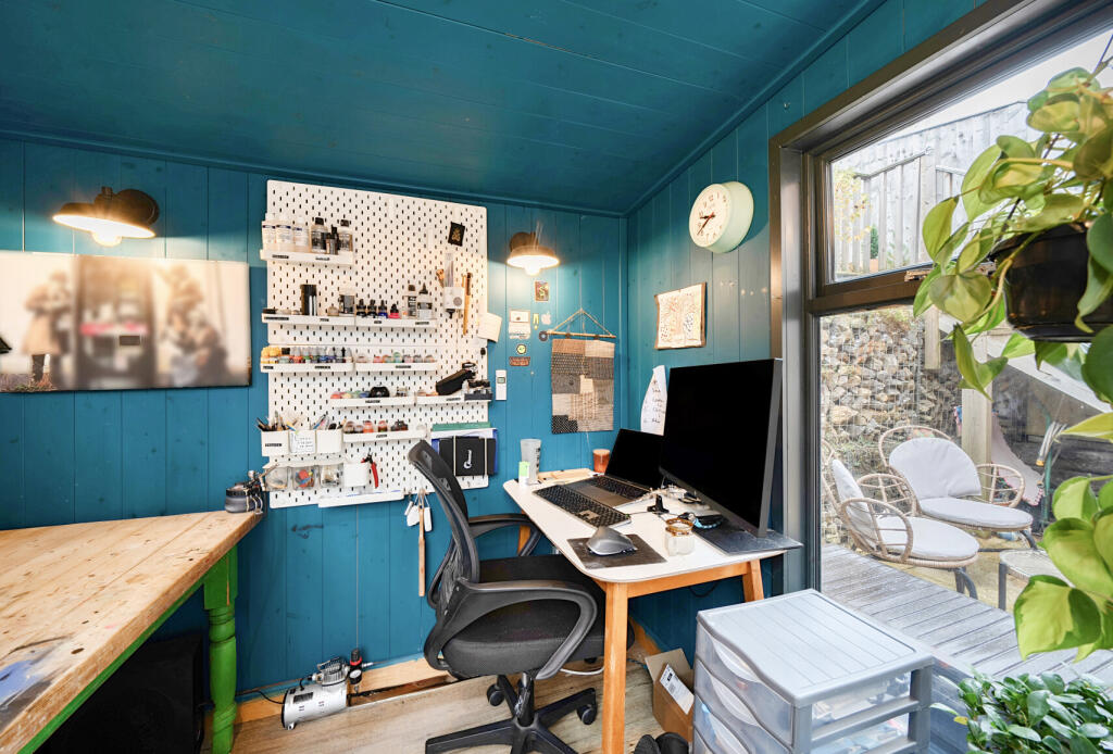 1364323-2-68e6380...