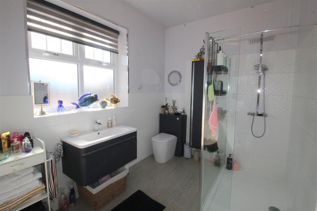 Stanley Road, shower room.JPG