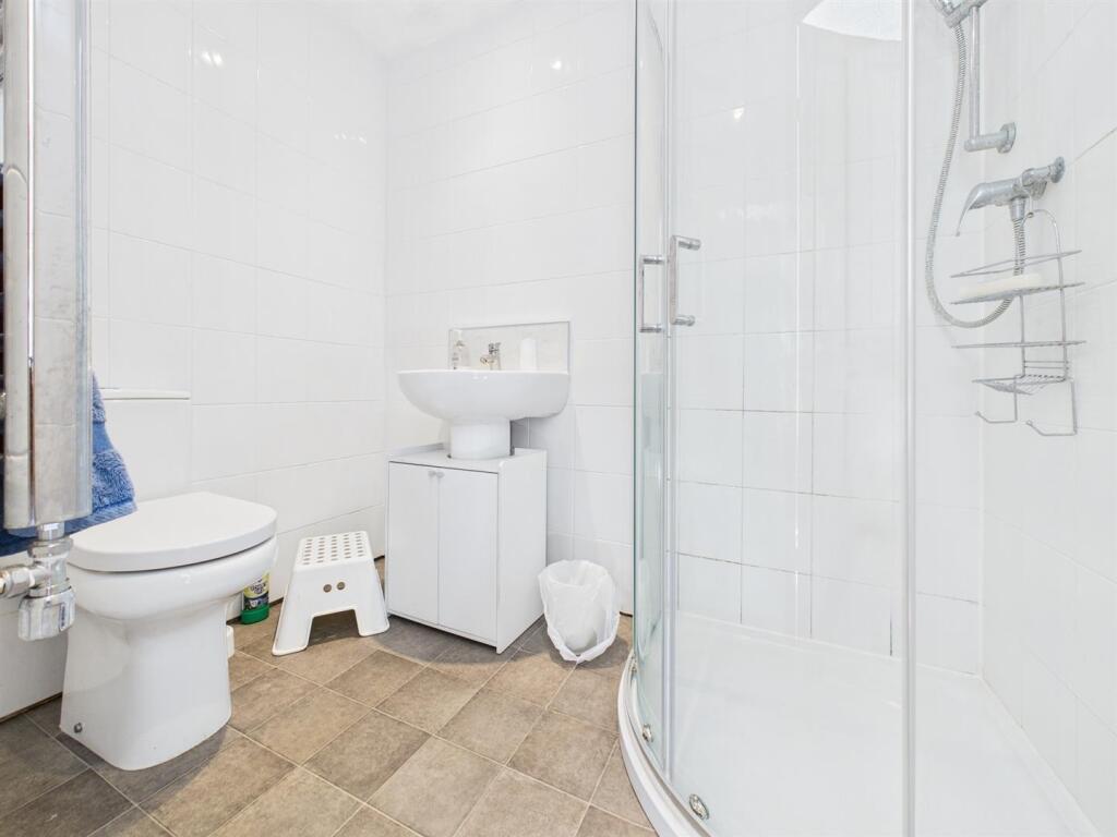 Shower room: