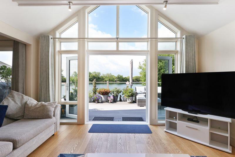 Lounge to lake